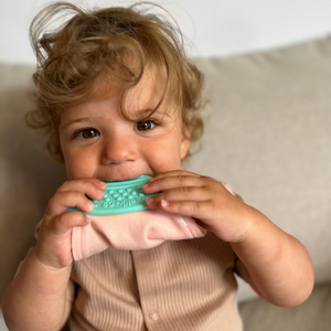 Dusty Rose Toothi teether – Soft, soothing relief for babies.