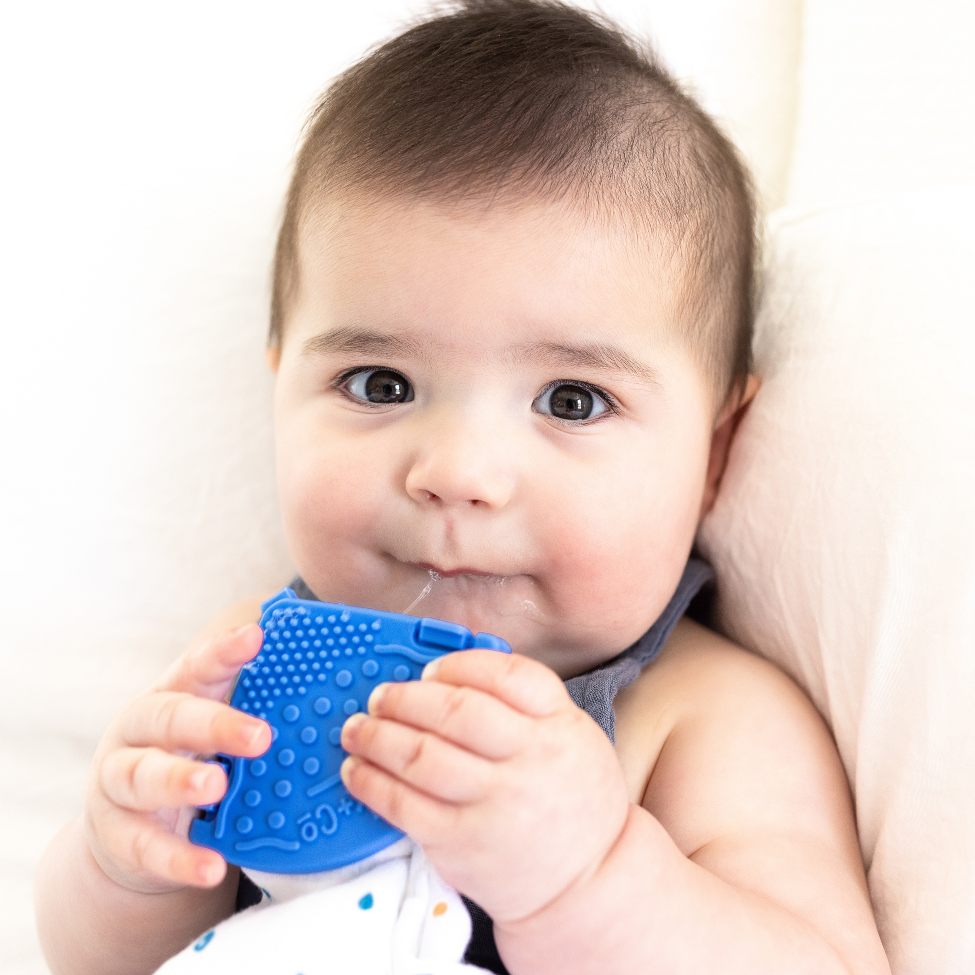 Papaya Chill Toothi teether – Bright, soothing relief.